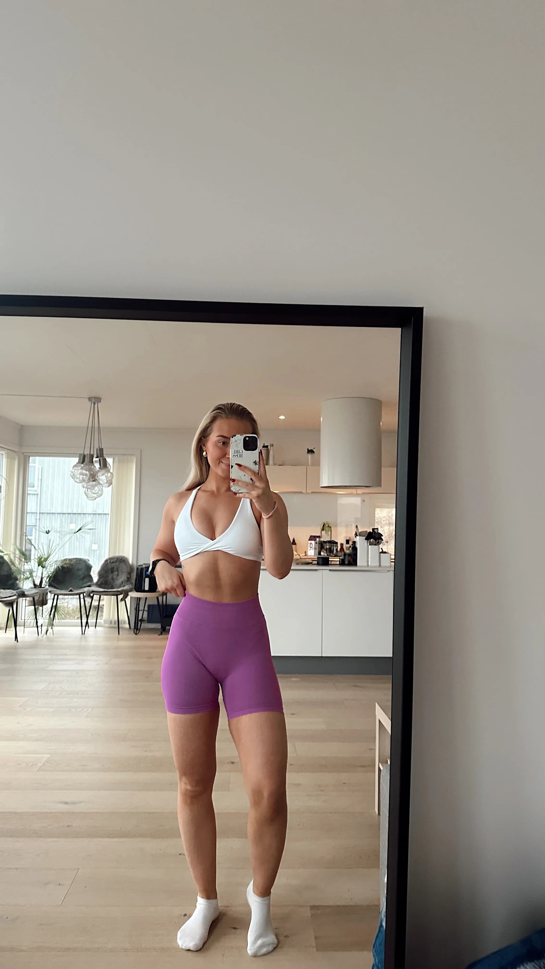 Emilie i grønn tights fra Famme